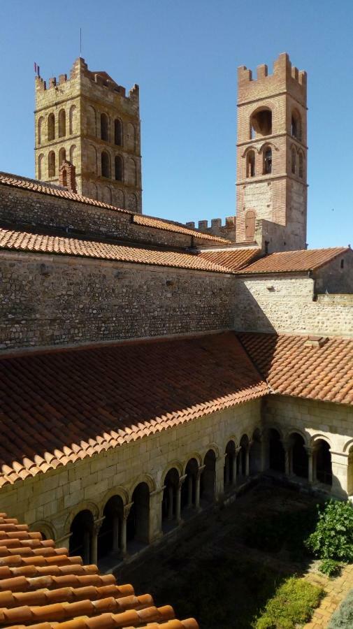 Maison Au Pied De La Cathedrale Elne Exterior photo